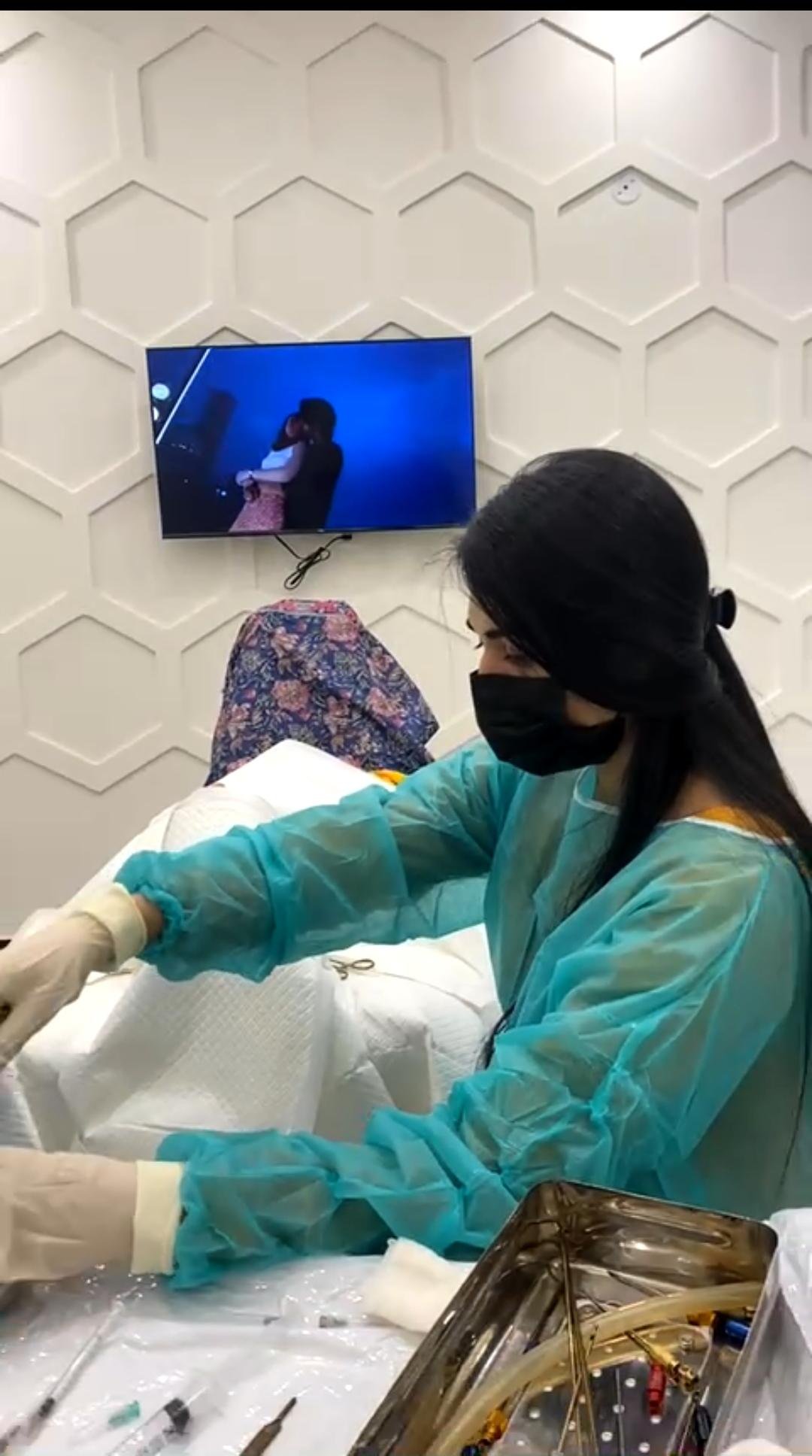 Minahil performing an aesthetic procedure in her treatment room